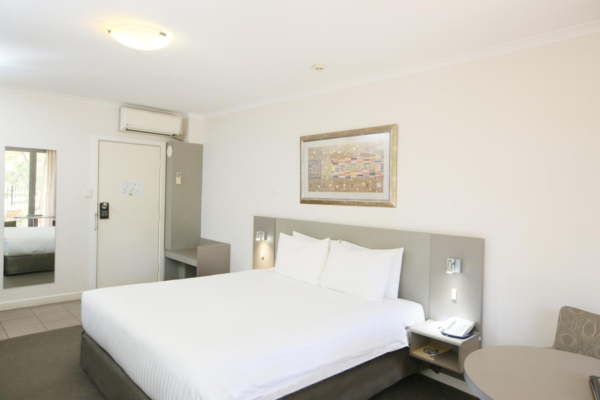 Stay At Alice Springs Hotel Room photo