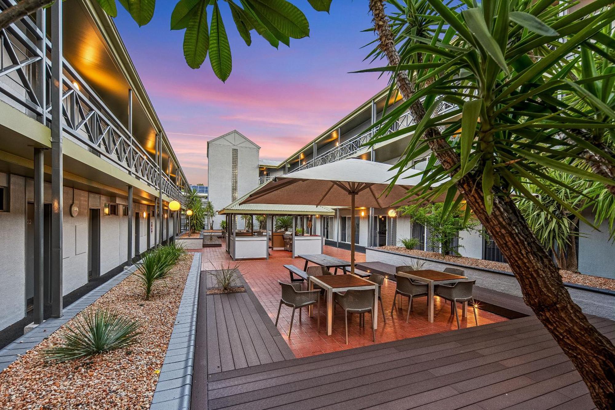 Stay At Alice Springs Hotel Exterior photo
