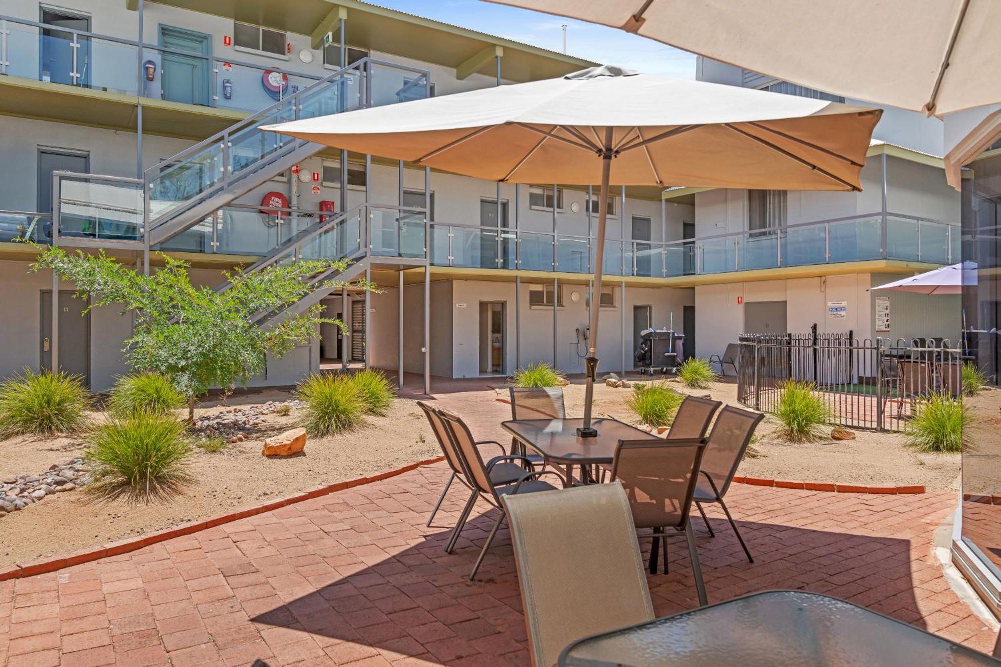 Stay At Alice Springs Hotel Exterior photo