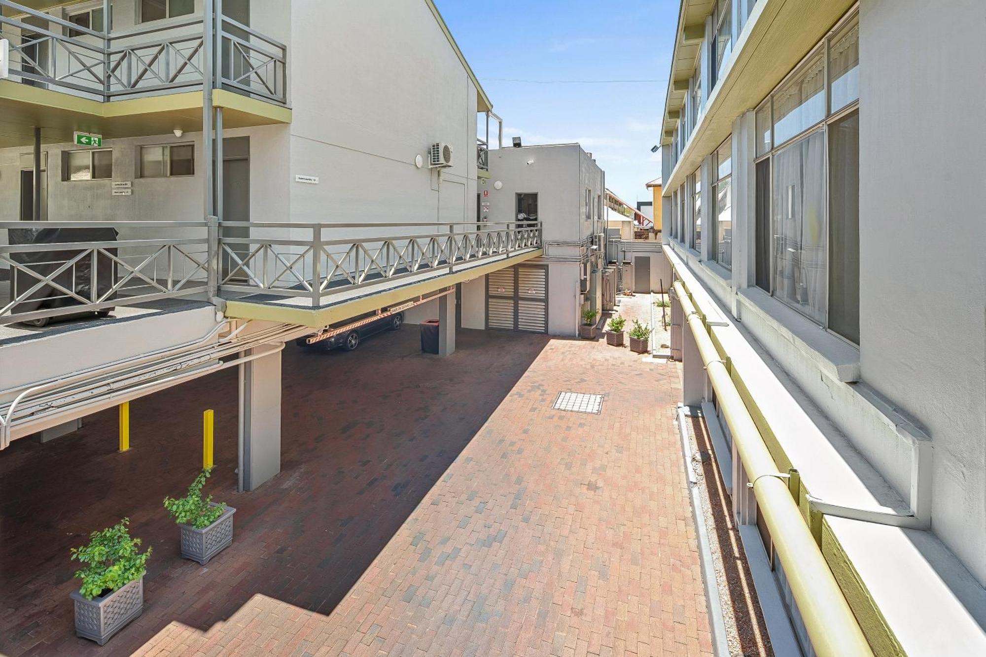 Stay At Alice Springs Hotel Exterior photo